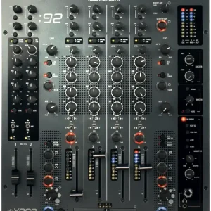 Allen & Heath XONE-92 Console Club - 6 voies stéréo, 2 out stéréo Remise