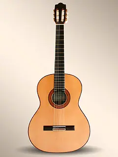 Alhambra 7P - Guitare classique 4/4 Livraison Express