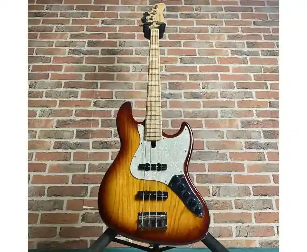 MARCUS MILLER V7 SWAMP ASH 2ND GEN Produit De Marque