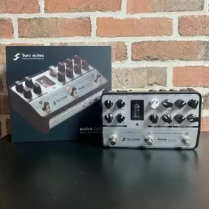 REVOLT GUITAR + BOITE + ALIMENTATION Dernier Modèle