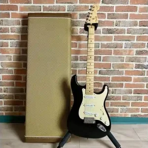 STRATOCASTER SIGNATURE ERIC CLAPTON "BLACKIE" + ETUI + ACCESSOIRES Must-Have