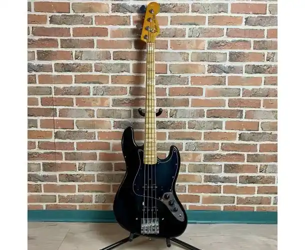 Haute Qualité JAZZ BASS 1977 BLACK MN + ETUI MARRON + CHEVALET BADASS II