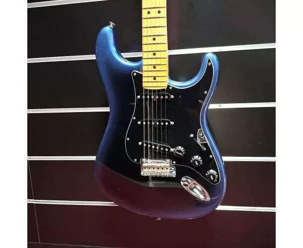 Produit De Marque AM PRO II STRAT DARK NIGHT EN ETUI + SANGLE