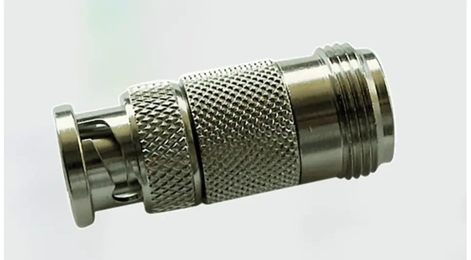 Pas Cher Beyerdynamic Adaptateur antenne TNC (femelle) sur BNC (mâle).