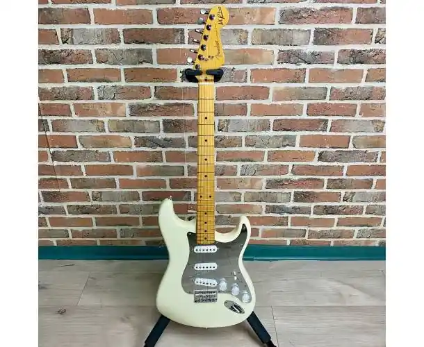 NILE RODGERS MN HITMAKER + ETUI Dernier Modèle