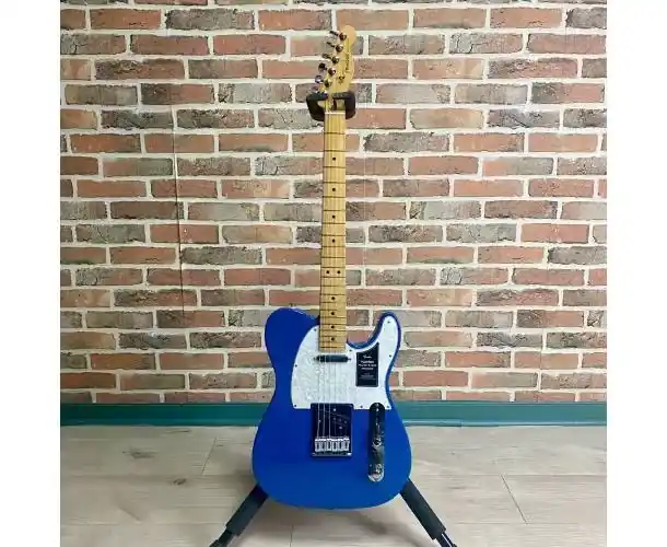 TELECASTER PLAYER II MODIFIED ELECTRIC BLUE + HOUSSE FENDER CAMO Certifié