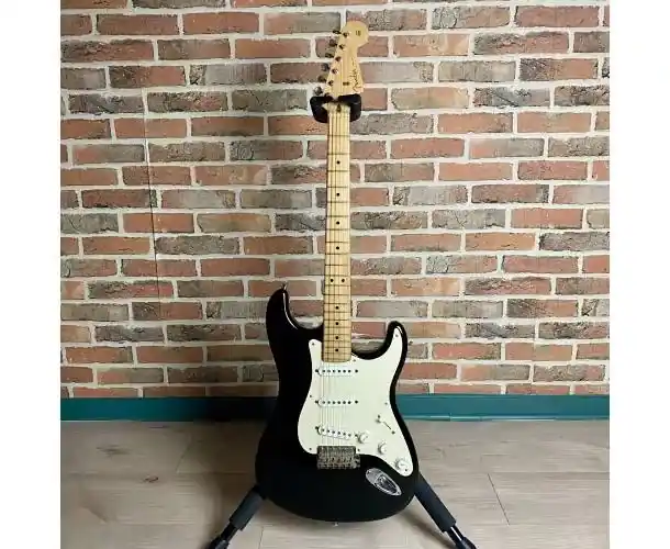 CUSTOM SHOP STRATOCASTER "BLACKIE" SIGNATURE ERIC CLAPTON DE 2005 + ETUI Meilleur Choix