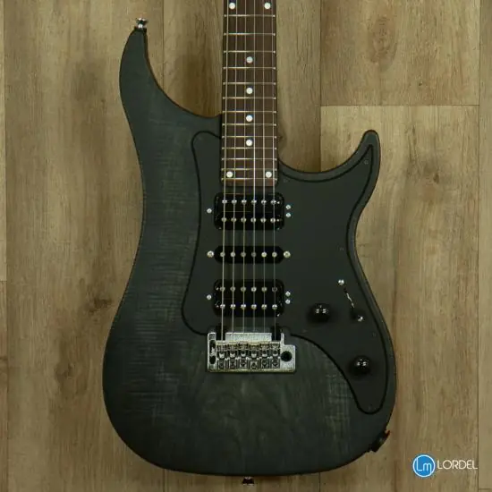 Vigier Excalibur Speciaal HSH Tremolo - Velour noir rosewood chrome Pas Cher