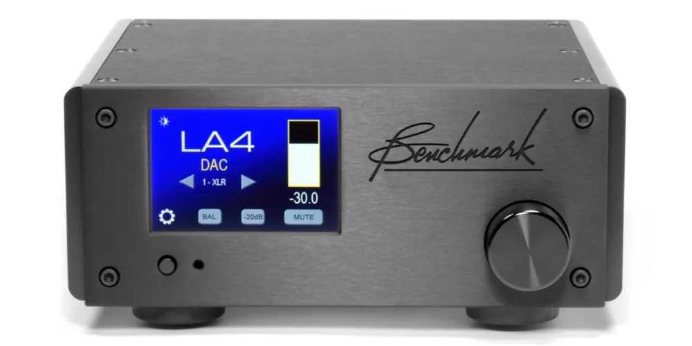 Benchmark Media LA4 Line Amplifier with No Remote - Black Retour Gratuit
