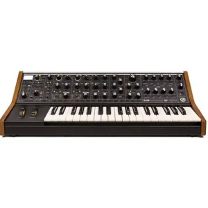 Achetez Aujourd'hui Moog Subsequent 37 - Paraphonic Analog Synthesizer